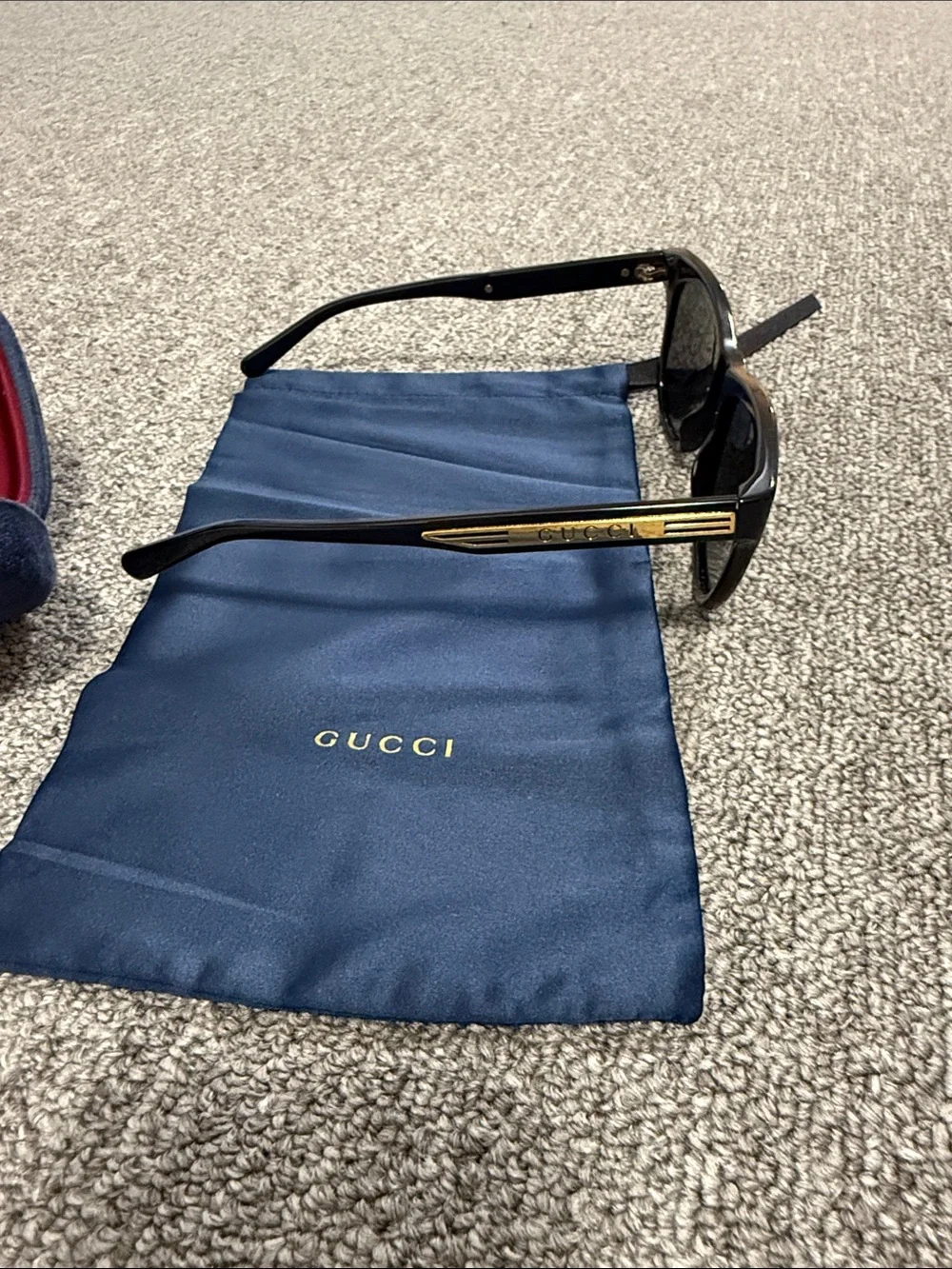Gucci Black men’s sunglasses Case and Pouch